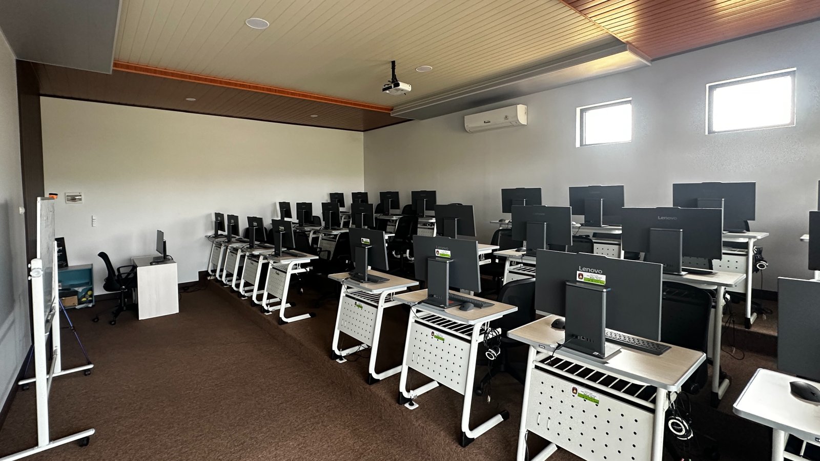 Lab. Bahasa SMK YPM 8 Sidoarjo